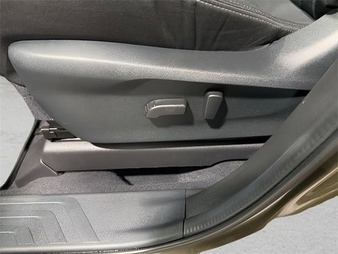 Used 2024 Subaru Ascent Premium w/ Convenience Package image 12