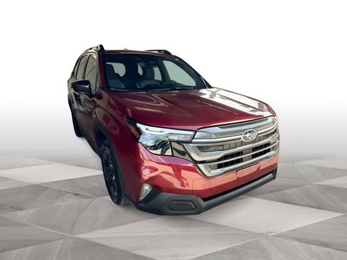 Used 2025 Subaru Forester Premium AWD/4WD image 2