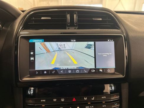 Used 2019 Jaguar F-PACE Premium AWD/4WD image 18
