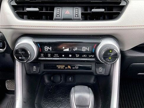 Used 2021 Toyota RAV4 XLE Premium image 23