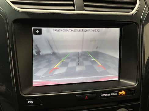 Used 2018 Ford Explorer XLT w/ Equipment Group 202A AWD/4WD image 6