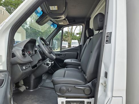 Used 2023 Mercedes-Benz Sprinter 3500 image 14
