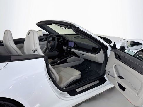 Used 2021 Porsche 911 Carrera S RWD image 28