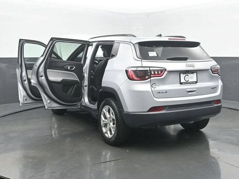 Used 2024 Jeep Compass Latitude AWD/4WD image 52