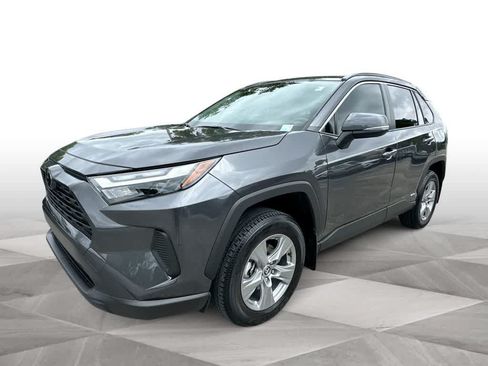 Used 2025 Toyota RAV4 XLE AWD/4WD image 4