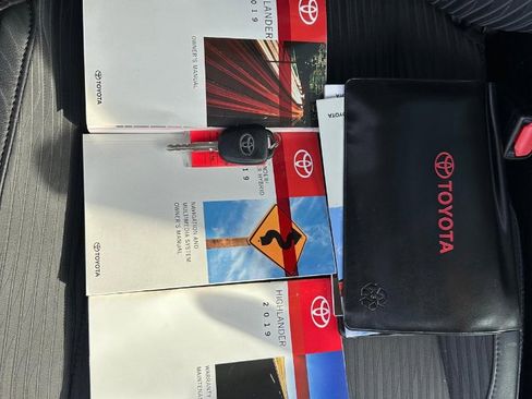 Used 2019 Toyota Highlander Plus image 26