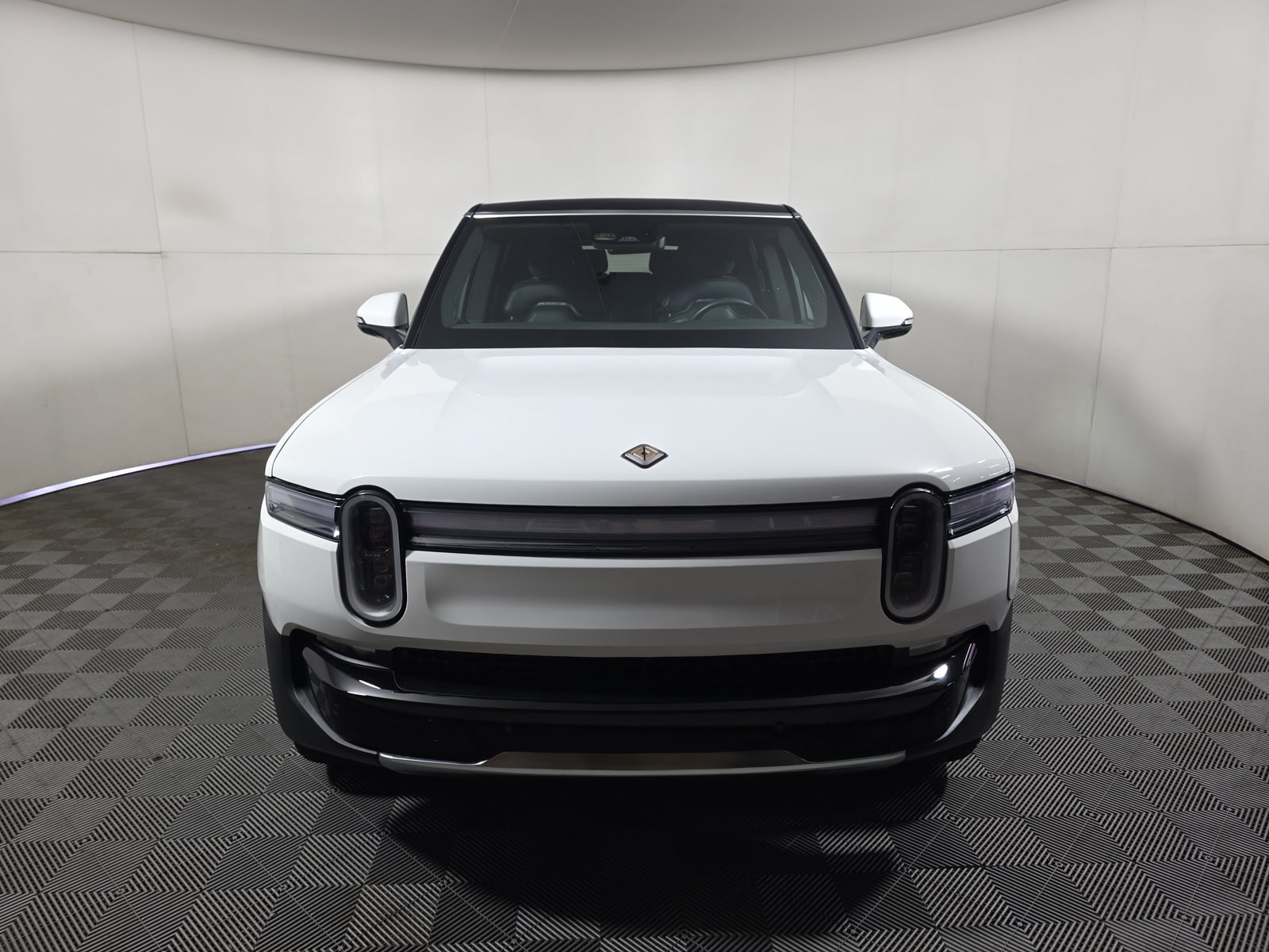 Used 2025 Rivian R1S Adventure Dual AWD/4WD image 8