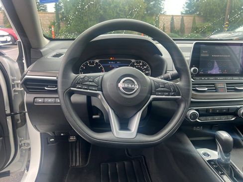 Used 2025 Nissan Altima 2.5 SV image 29
