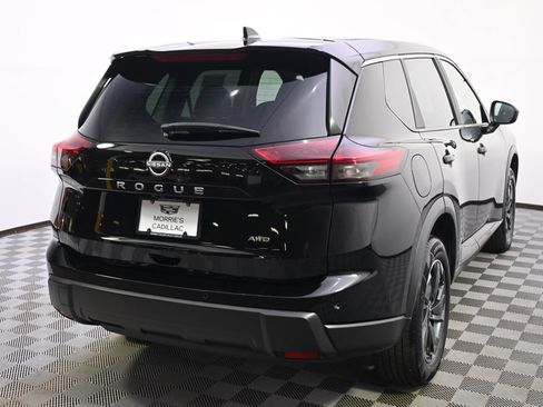 Used 2025 Nissan Rogue SV AWD/4WD image 6