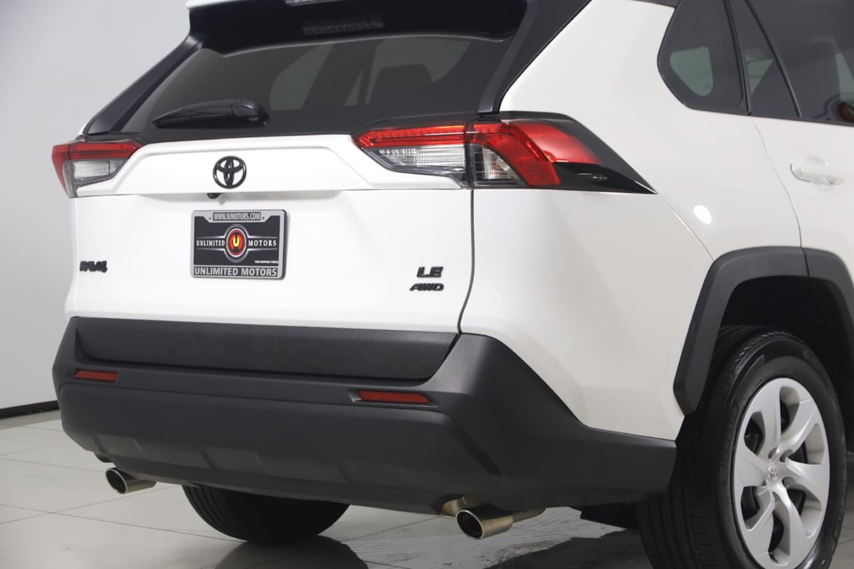 Used 2025 Toyota RAV4 LE AWD/4WD image 33