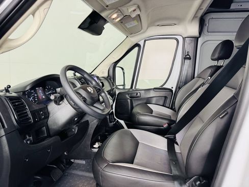 Used 2026 RAM ProMaster 2500 w/ Convenience Group FWD image 5