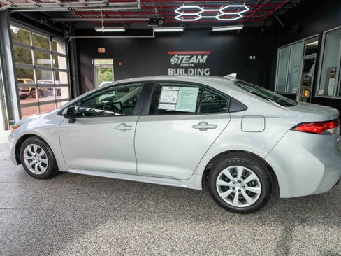 Used 2024 Toyota Corolla LE image 2
