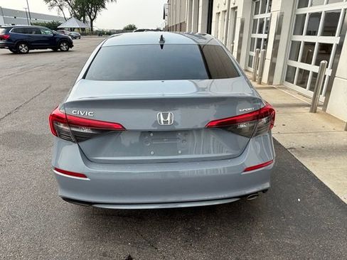 Used 2024 Honda Civic Sport image 4