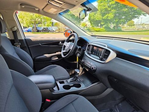 Used 2019 Kia Sorento FWD image 11