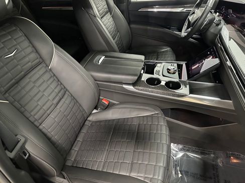 Used 2025 Cadillac Escalade V image 25