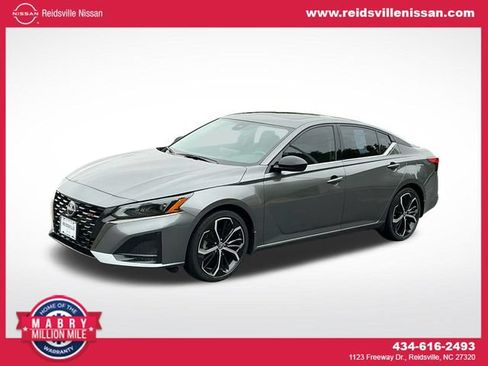 Used 2024 Nissan Altima 2.5 SR w/ SR Premium Package FWD image 1
