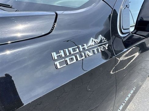 Used 2023 Chevrolet Suburban High Country w/ Advanced Technology Package AWD/4WD image 32