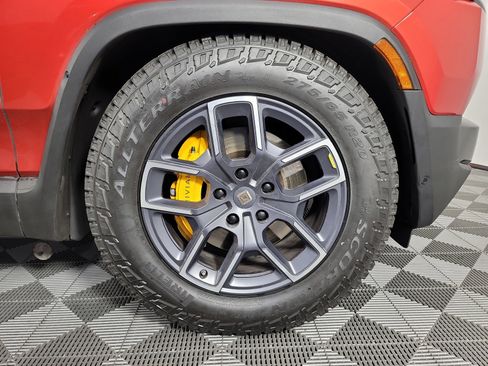 Used 2023 Rivian R1S Launch Edition image 11