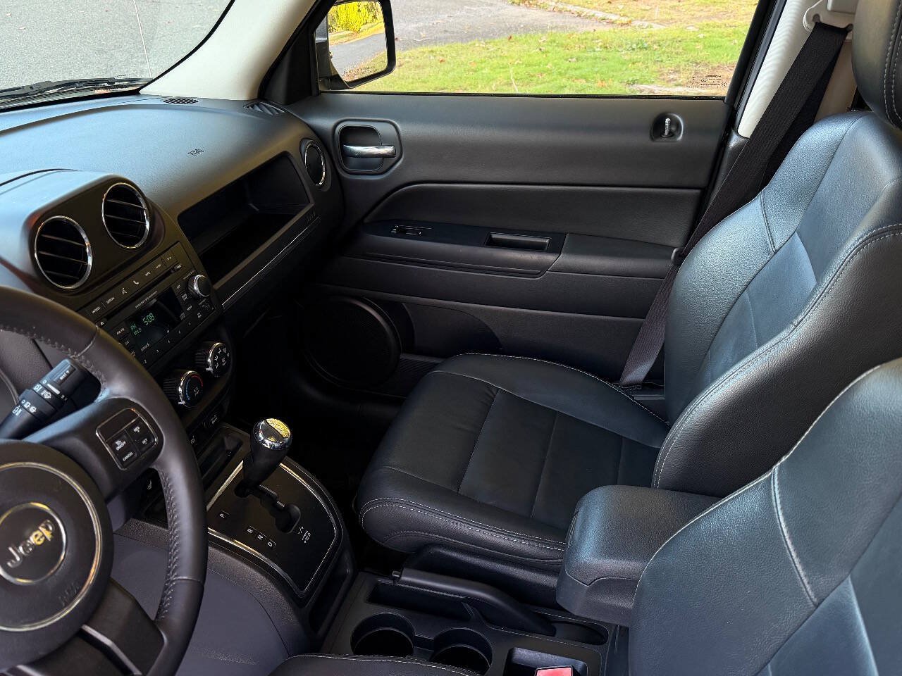 Used 2015 Jeep Patriot High Altitude AWD/4WD image 13