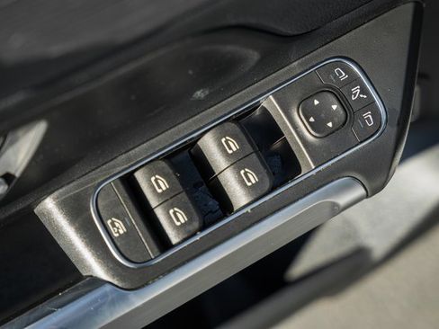 Certified 2023 Mercedes-Benz GLB 250 4MATIC image 38