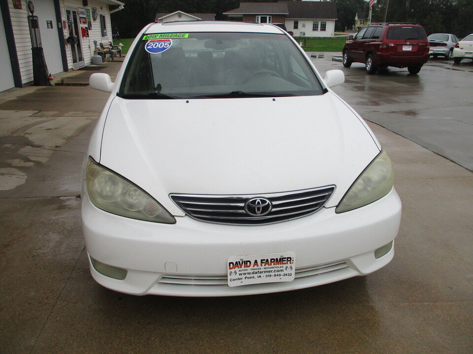 Used 2005 Toyota Camry XLE w/ VSC & Side Airbag Pkg FWD image 19