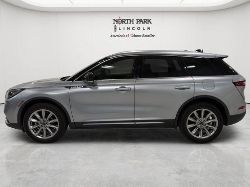 Used 2022 Lincoln Corsair FWD w/ Premium Package image 3