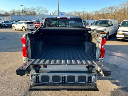 Used 2024 Chevrolet Silverado 1500 High Country w/ High Country Premium Package AWD/4WD image 8
