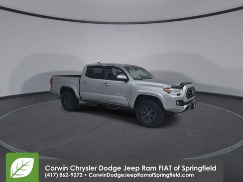 Used 2023 Toyota Tacoma SR5 w/ Technology Package AWD/4WD image 3