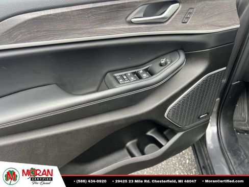 Used 2023 Jeep Grand Cherokee Limited w/ Luxury Tech Group II AWD/4WD image 15