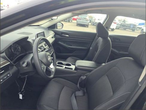 Used 2024 Nissan Altima 2.5 SV image 3