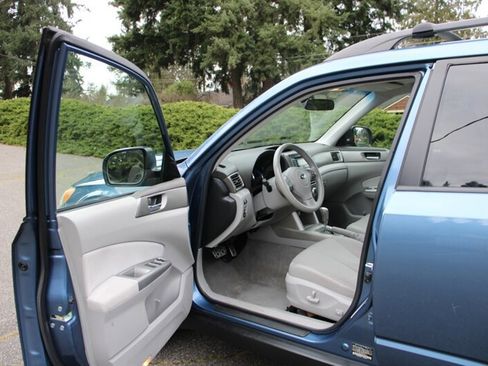 Used 2009 Subaru Forester 2.5XT Limited w/ Popular Equipment Group 1A image 5