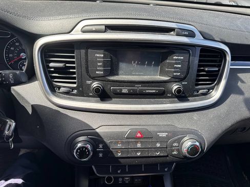 Used 2016 Kia Sorento FWD w/ LX Convenience Package image 18