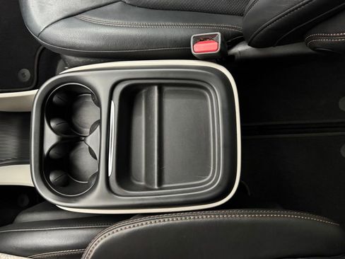 Used 2018 Chrysler Pacifica Touring-L w/ Advanced Safetytec Group image 26