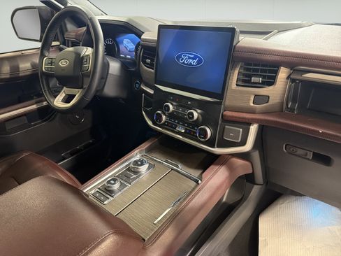 Used 2024 Ford Expedition Limited AWD/4WD image 14