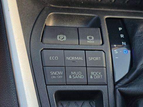 Used 2021 Toyota RAV4 XLE AWD/4WD image 20