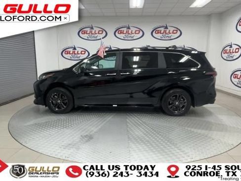 Used 2024 Toyota Sienna XLE Woodland Edition AWD/4WD image 5