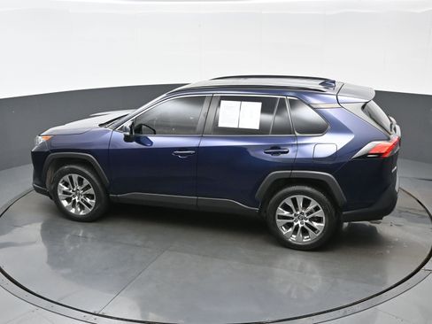 Used 2020 Toyota RAV4 XLE Premium FWD image 37