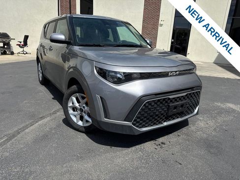 Used 2025 Kia Soul LX w/ LX Technology Package FWD image 1