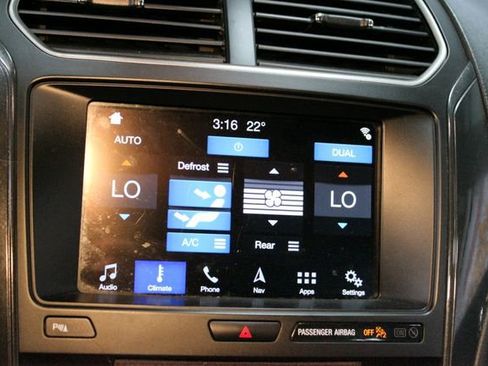 Used 2018 Ford Explorer XLT w/ XLT Appearance Package AWD/4WD image 27