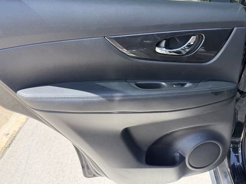Used 2019 Nissan Rogue SV FWD image 20