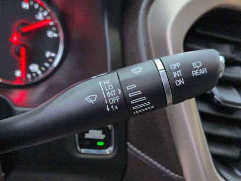 Used 2017 GMC Acadia Denali w/ Technology Package image 28