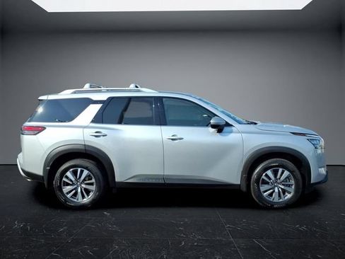 Certified 2025 Nissan Pathfinder SL AWD/4WD image 2