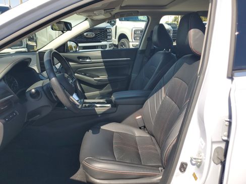 Used 2024 Nissan Altima 2.5 SR w/ SR Premium Package image 11