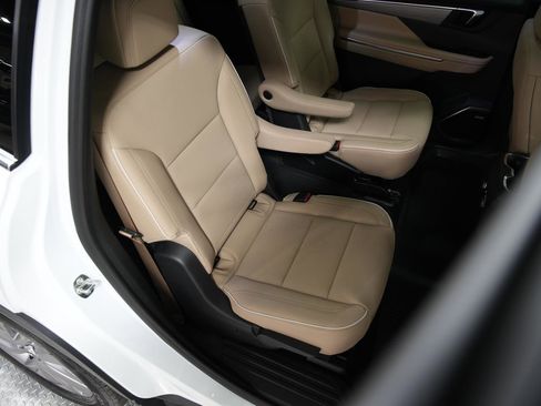 New 2026 Buick Enclave Preferred w/ Power Package image 15