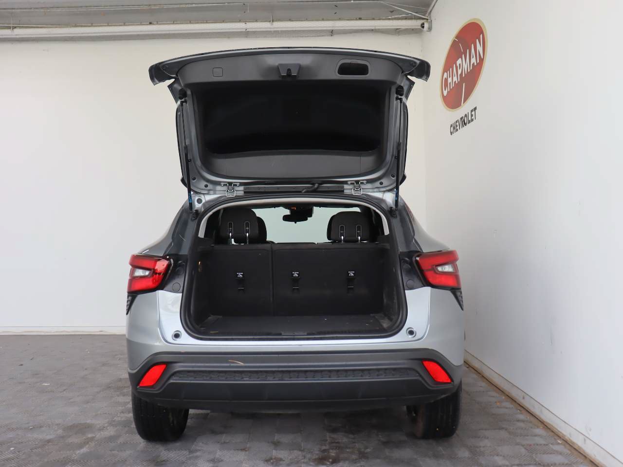 Used 2025 Chevrolet Trax LS FWD image 5