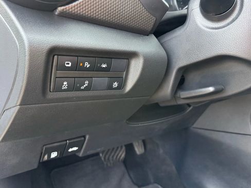 Used 2020 Nissan Kicks S image 14