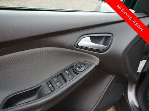 Used 2013 Ford Focus SE w/ SE Winter Pkg image 16