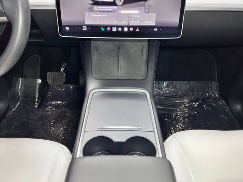 Used 2025 Tesla Model Y Long Range RWD image 16