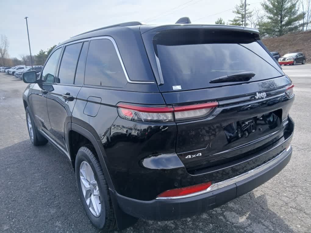 New 2025 Jeep Grand Cherokee Laredo X w/ Luxury Tech Group I AWD/4WD image 6