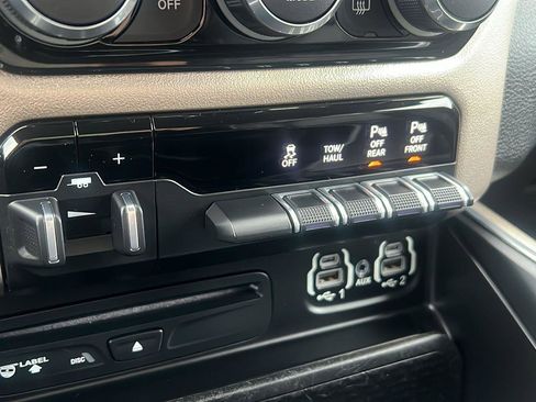 Used 2019 RAM 1500 Laramie image 15